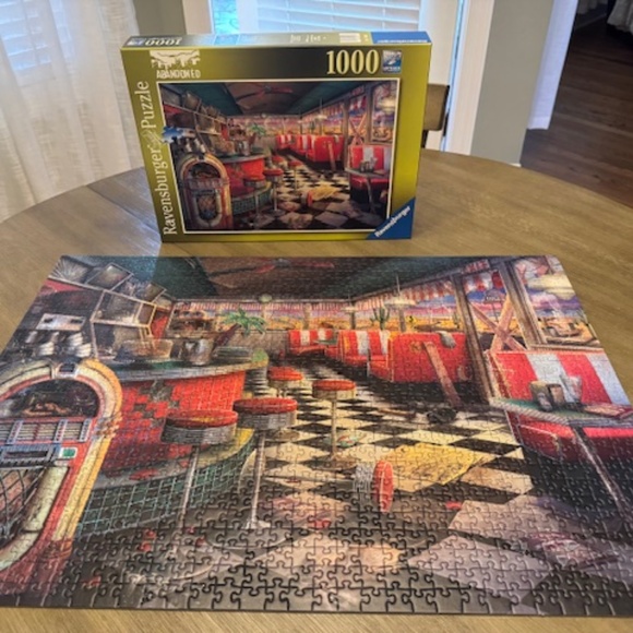 Ravensburger 1000 Piece Puzzle Abandoned Series Decaying Diner - Picture 3 of 3